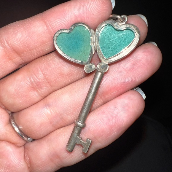 Tiffany & Co RARE Silver Heart Key Locket Pendant Necklace- With original chain - Picture 7 of 15